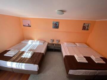 Фото номера Бюджетный трехместный номер Гостевой дом Skurcha Guest house г. Dacha 2